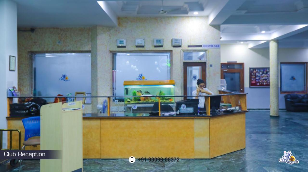Infocity Club And Resort Gandhinagar Bagian luar foto