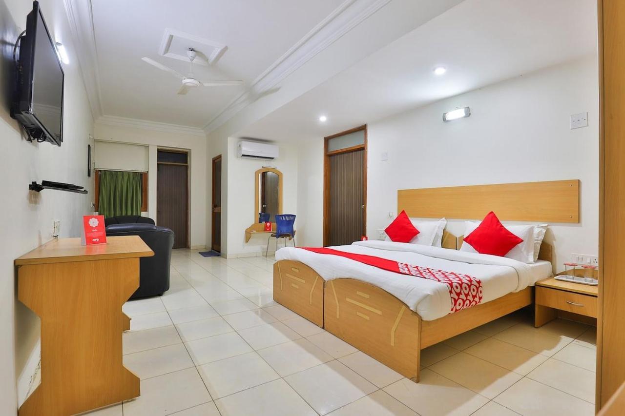 Infocity Club And Resort Gandhinagar Bagian luar foto