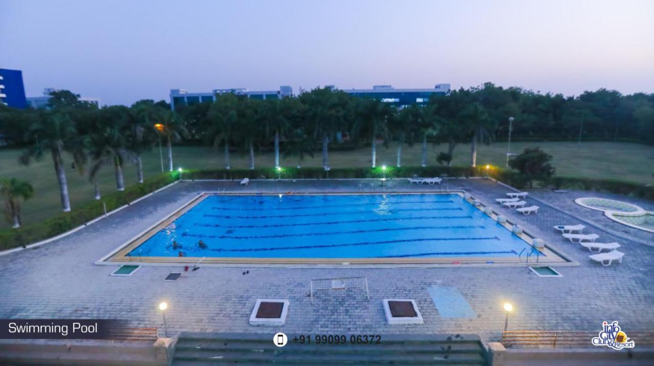 Infocity Club And Resort Gandhinagar Bagian luar foto