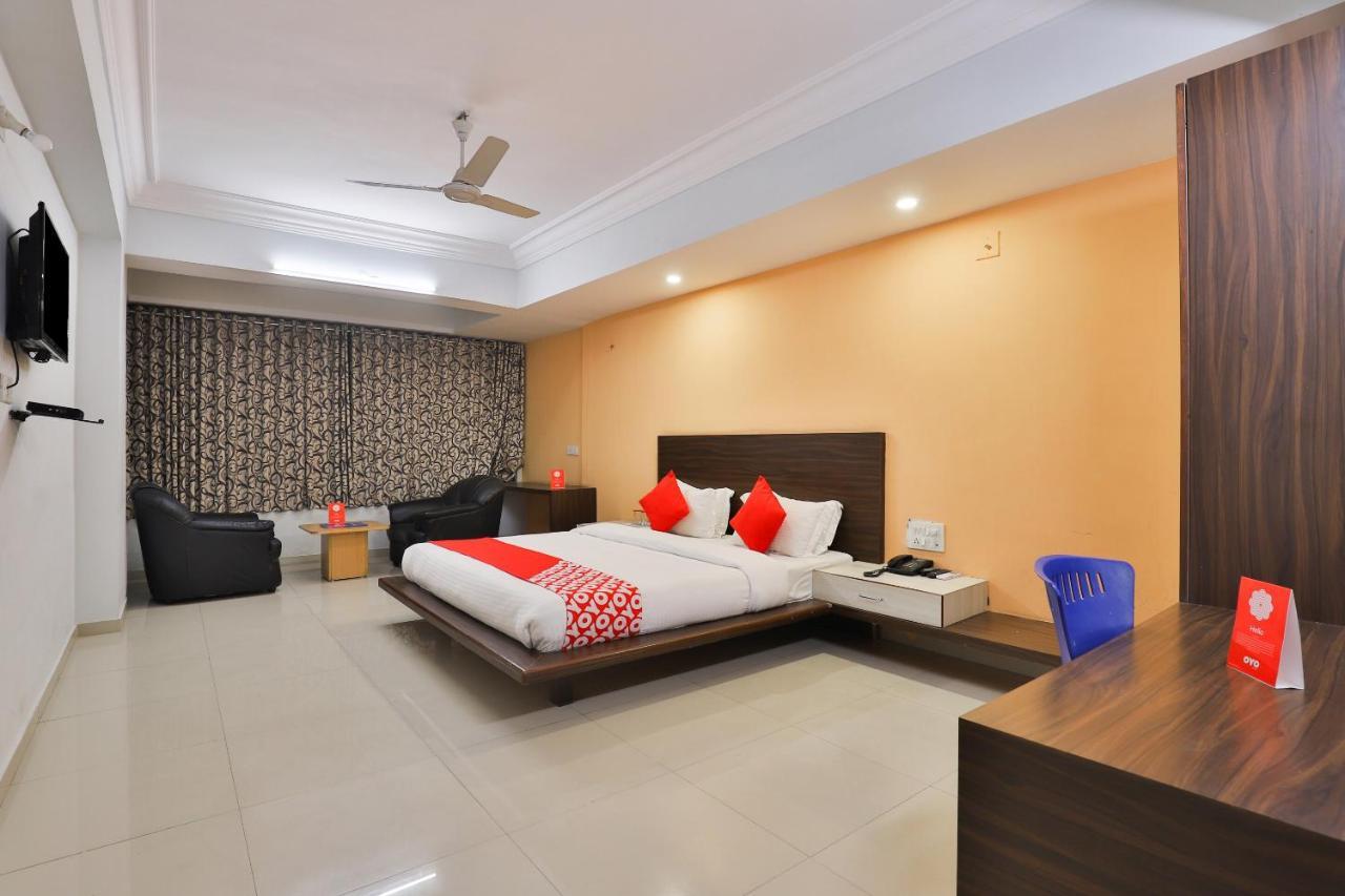 Infocity Club And Resort Gandhinagar Bagian luar foto
